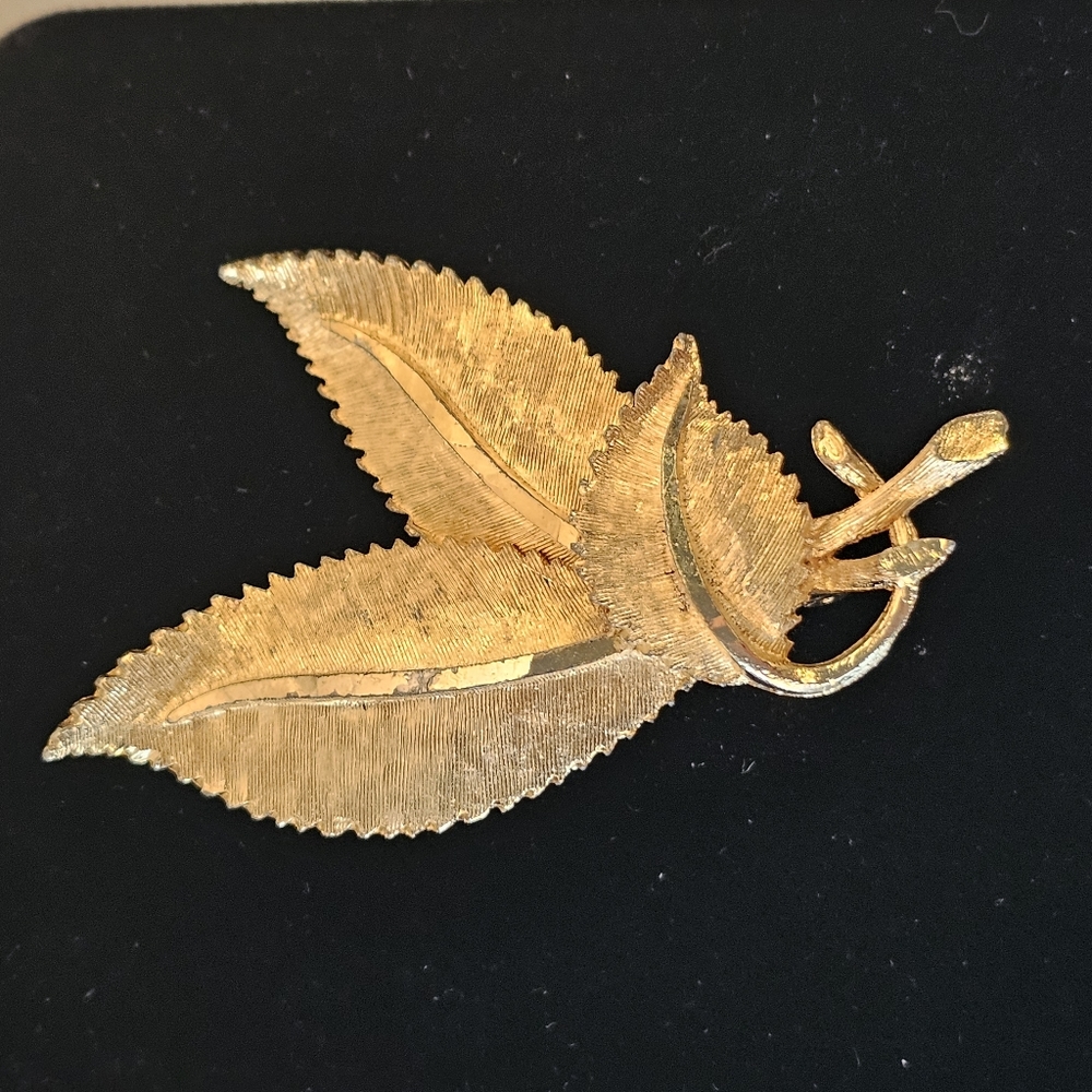 Vintage Signed BSK Gold Tone Large Double Leaf Brooch - Picture 7 of 8